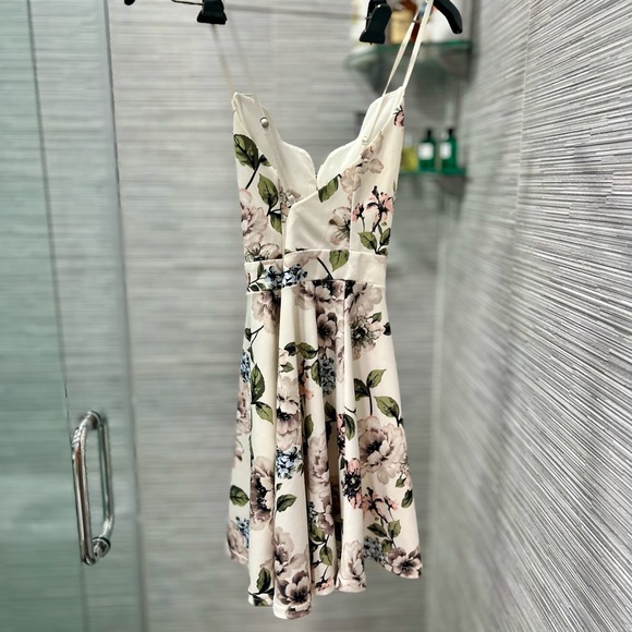 Fashion Nova Women's White Floral Polyester V-Neck Sleeveless Mini Dress S - Picture 8 of 8